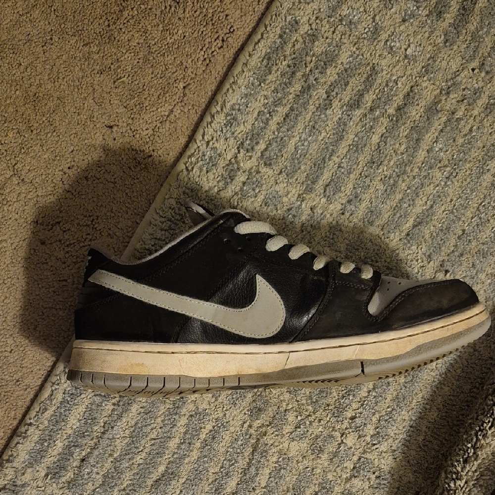 Nike Black and Gray Athletic Shoes for Performance